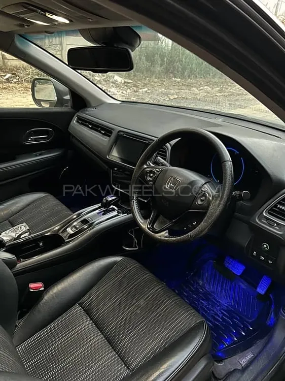 Honda Vezel 2014 for Sale in Karachi Image-1