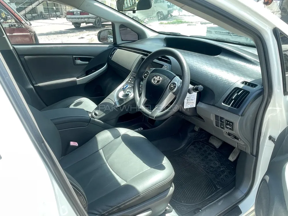 Toyota Prius 2009 for Sale in Islamabad Image-1
