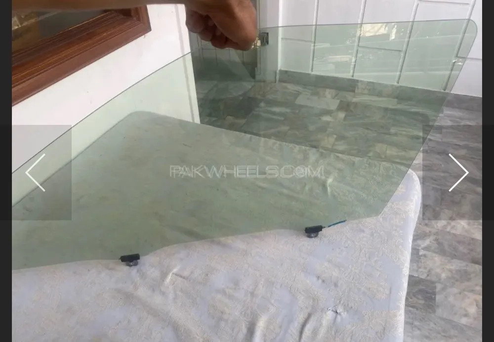 Toyota Raize left front door window glass Image-1
