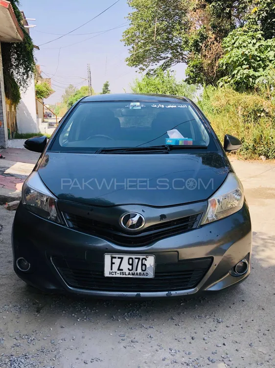 Toyota Vitz 2011 for Sale in Nowshera cantt Image-1