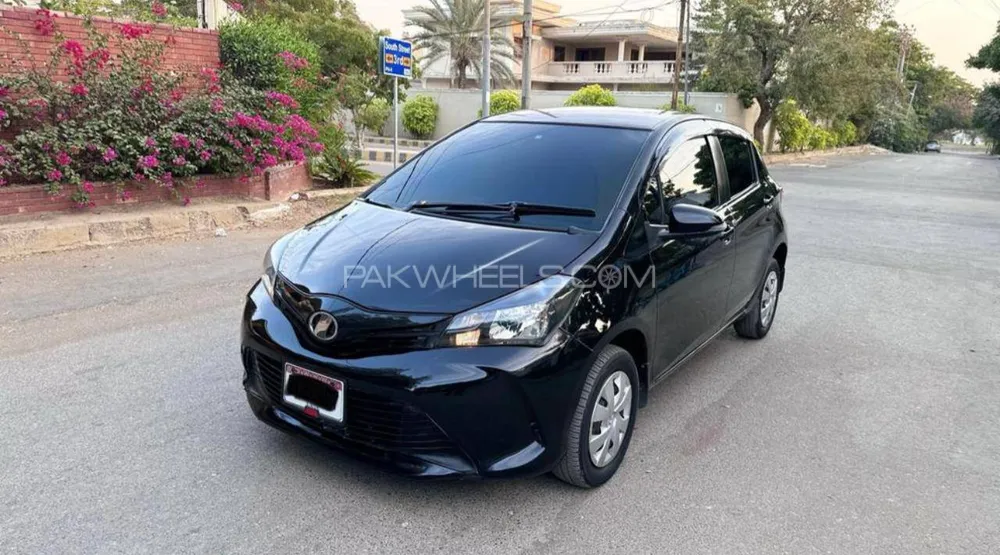 Toyota Vitz 2014 for Sale in Karachi Image-1