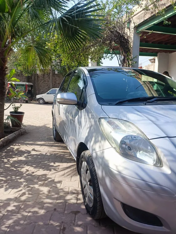 Toyota Vitz 2010 for Sale in Peshawar Image-1