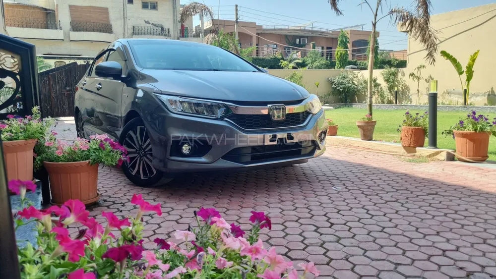 Honda Grace Hybrid 2020 for Sale in Peshawar Image-1
