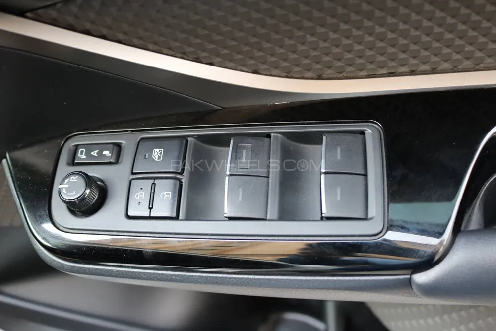 Toyota C-HR 2020 for Sale in Islamabad Toyota C-HR 2020 for Sale in Islamabad Image-15