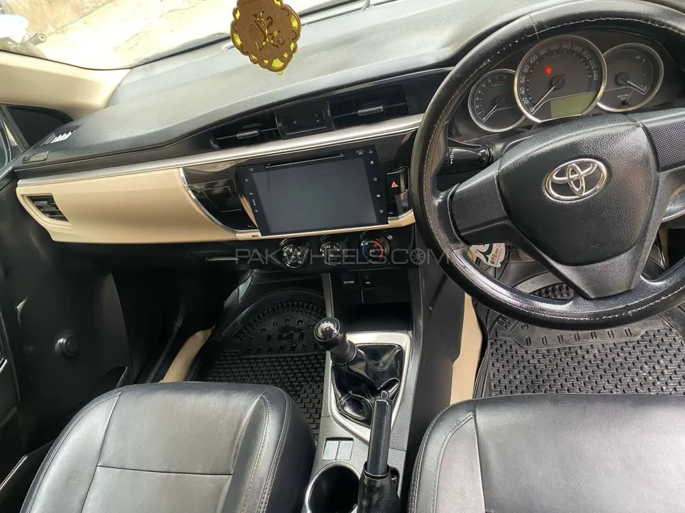 Toyota Corolla 2016 for Sale in Karachi Image-1