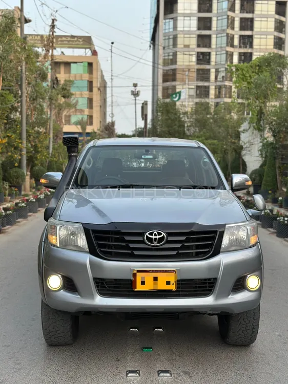 Toyota Hilux 2015 for Sale in Karachi Image-1