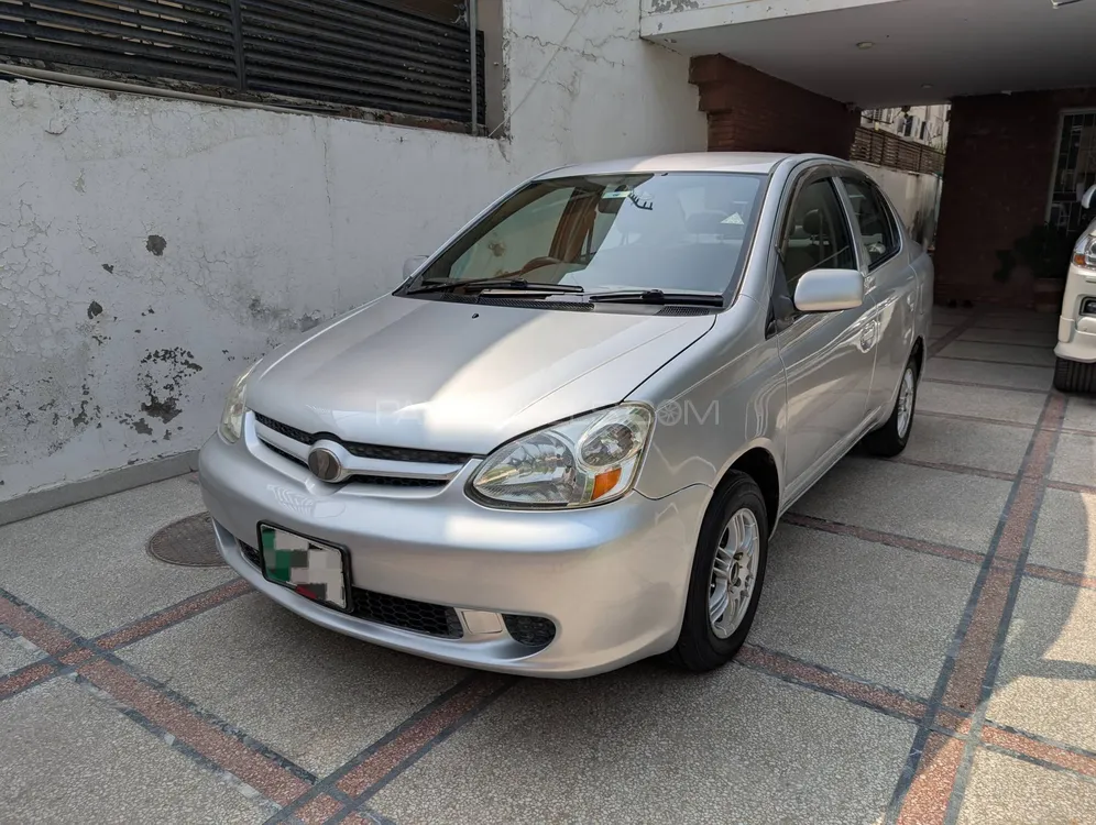Toyota Platz 2004 for Sale in Lahore Image-1