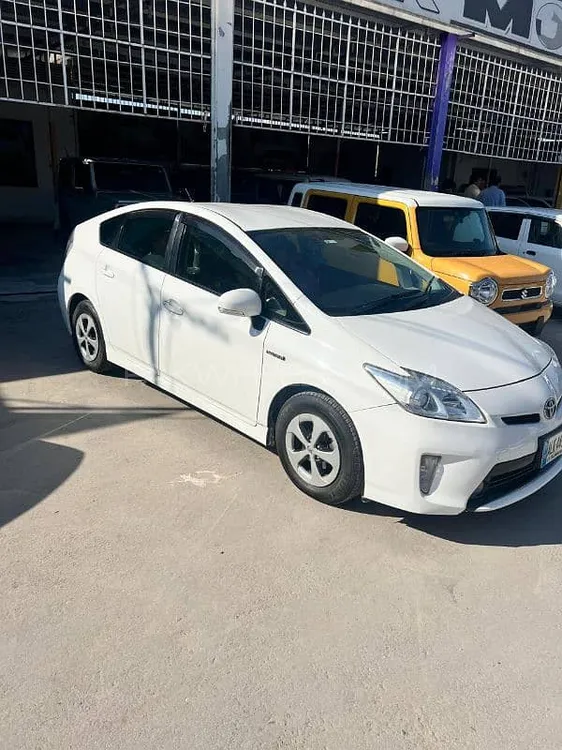 Toyota Prius 2014 for Sale in Islamabad Image-1