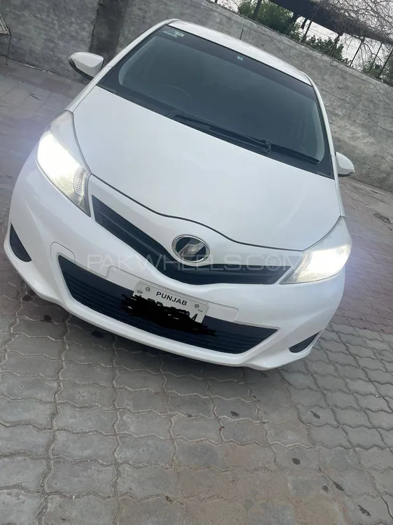 Toyota Vitz 2012 for Sale in Lahore Image-1