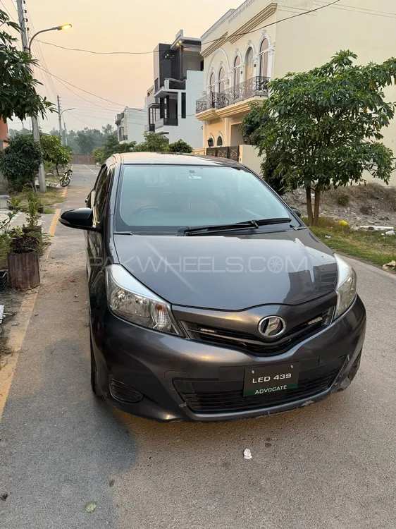Toyota Vitz 2014 for Sale in Lahore Image-1
