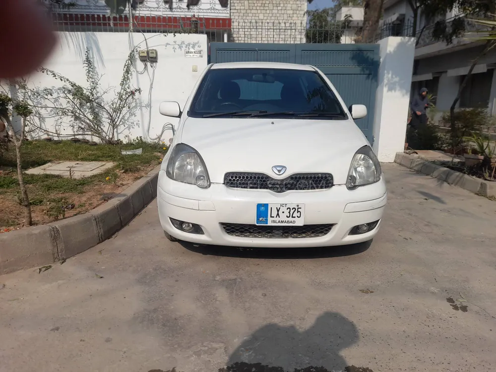 Toyota Vitz 2004 for Sale in Islamabad Image-1