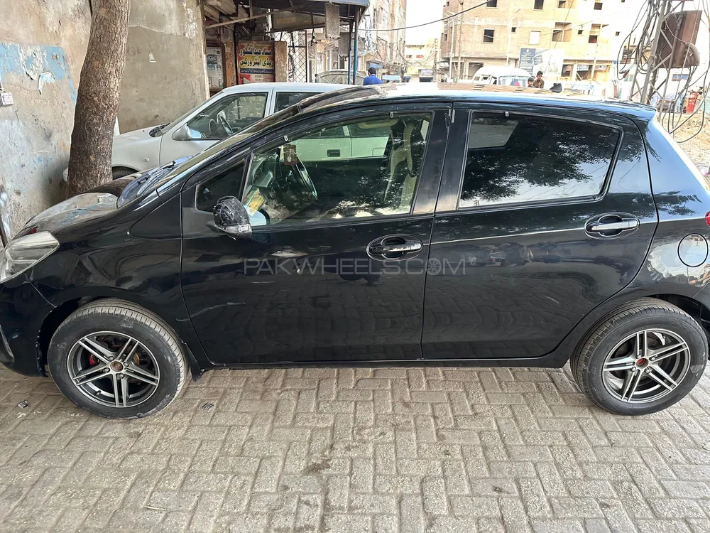 Toyota Vitz 2014 for Sale in Karachi Image-1