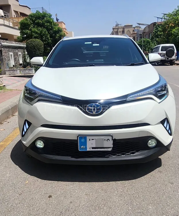 Toyota C-HR 2017 for Sale in Islamabad Image-1