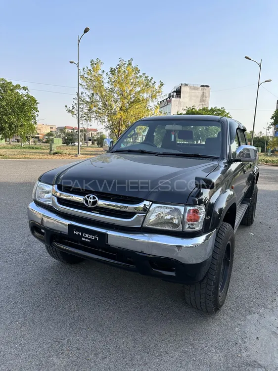 Toyota Hilux 2004 for Sale in Lahore Image-1