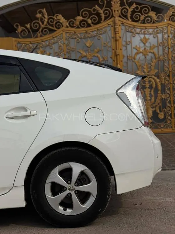 Toyota Prius 2013 for Sale in Sheikhupura Image-1