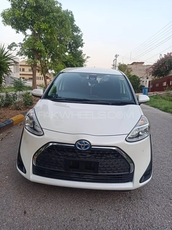 Toyota Sienta 2018 for Sale in Islamabad Image-1