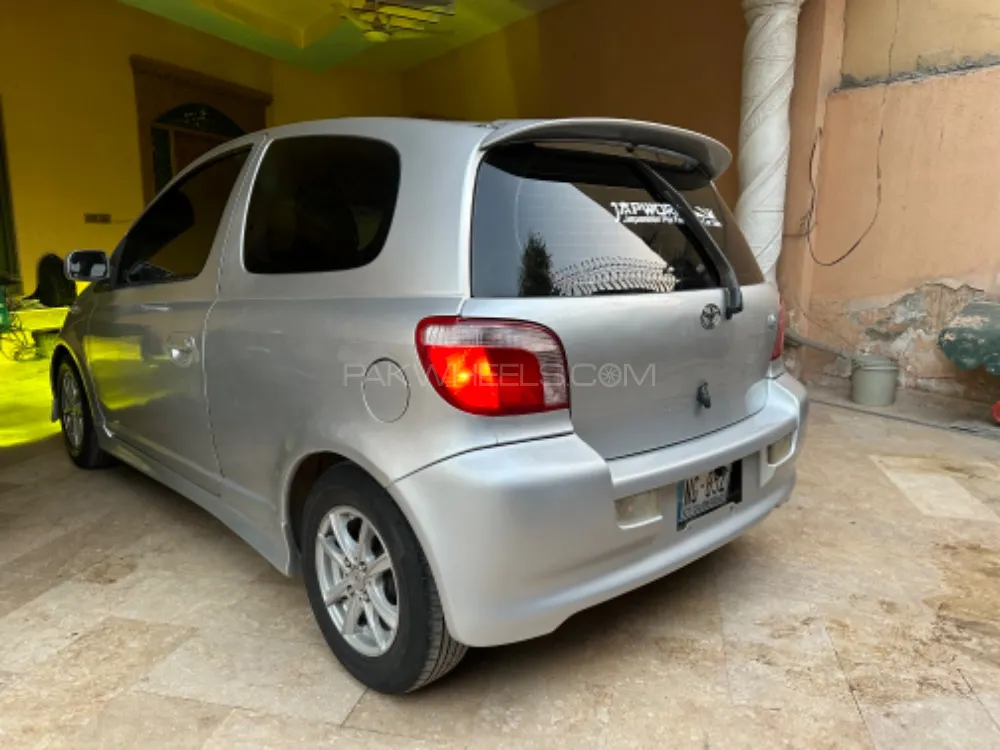 Toyota Vitz 2000 for Sale in Lahore Image-1