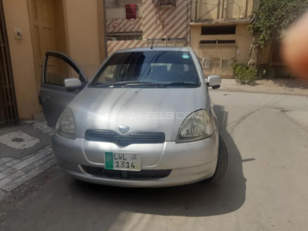 Toyota Vitz 2000 for Sale in Peshawar Image-1