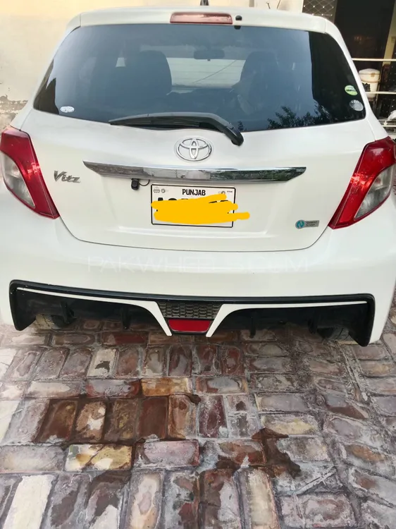 Toyota Vitz 2013 for Sale in Dera ismail khan Image-1