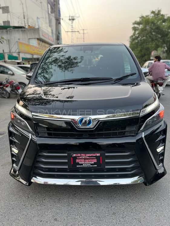 Toyota Voxy 2018 for Sale in Lahore Image-1