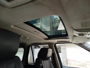 Range Rover Evoque
2010
5.0 Litter engine 
Black Wrap
