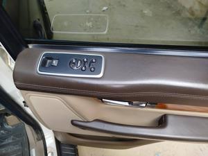 Range Rover Evoque
2010
5.0 Litter engine 
Black Wrap