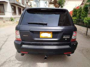 Range Rover Evoque
2010
5.0 Litter engine 
Black Wrap