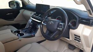 Toyota Land Cruiser 
LC 300
2023/ 2024
LC 300 
pearl White
