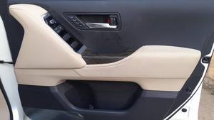 Toyota Land Cruiser 
LC 300
2023/ 2024
LC 300 
pearl White