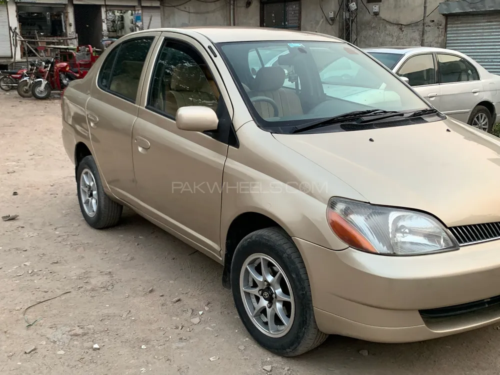 Toyota Platz 2001 for Sale in Lahore Image-1