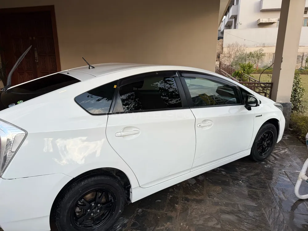 Toyota Prius 2013 for Sale in Multan Image-1