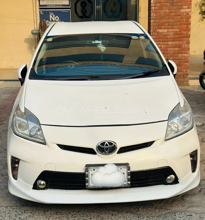 Toyota Prius 2012 for Sale in Lahore Image-1