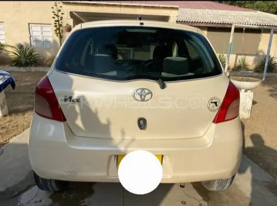 Toyota Vitz 2005 for Sale in Muzaffar Gargh Image-1