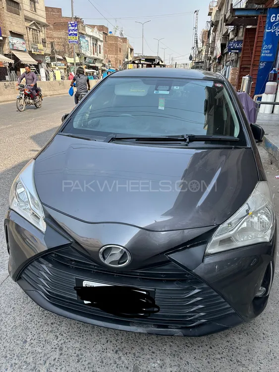 Toyota Vitz 2017 for Sale in Gujranwala Image-1