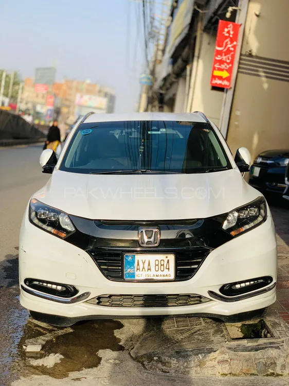 Honda Vezel 2016 for Sale in Multan Image-1