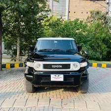 Toyota Fj Cruiser Automatic 2011 for Sale