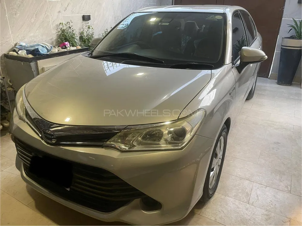 Toyota Corolla Axio 2015 for Sale in Karachi Image-1