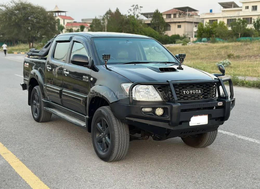 Toyota Hilux 2009 for Sale in Islamabad Image-1