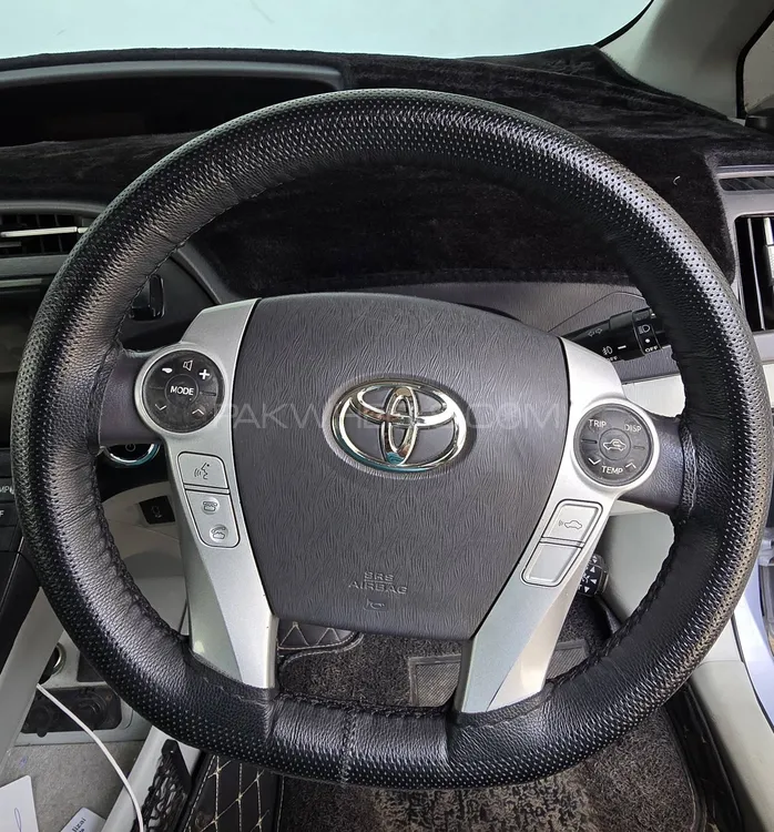 Toyota Prius 2011 for Sale in Lahore Image-1
