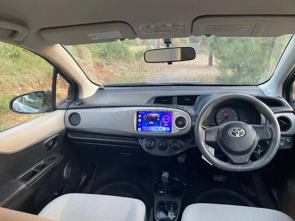 Toyota Vitz 2011 for Sale in Abbottabad Image-1