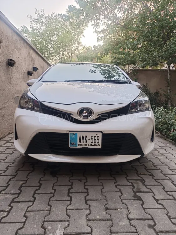Toyota Vitz 2015 for Sale in Mardan Image-1