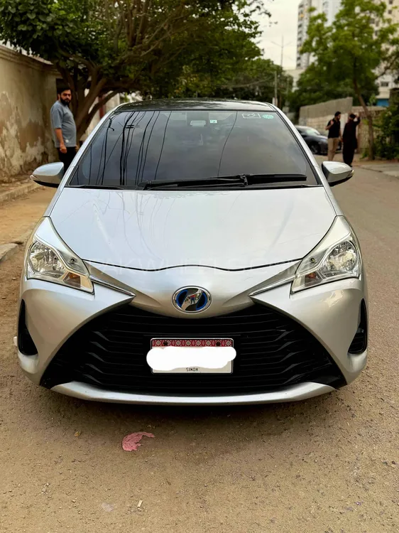 Toyota Vitz 2017 for Sale in Karachi Image-1