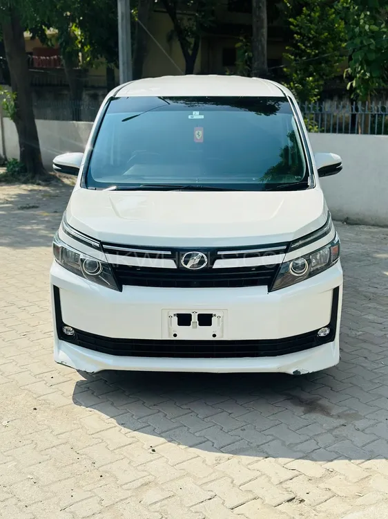 Toyota Voxy 2015 for Sale in Lahore Image-1