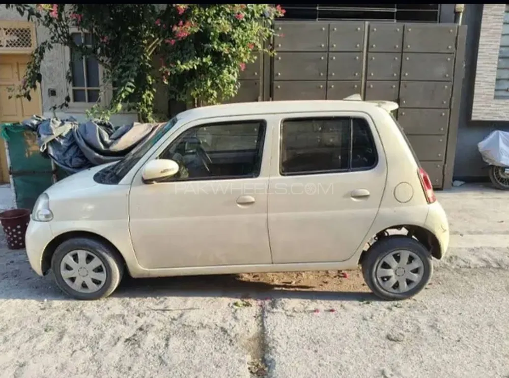 Daihatsu Esse 2009 for Sale in Peshawar Image-1