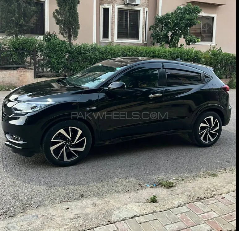 Honda Vezel 2016 for Sale in Islamabad Image-1