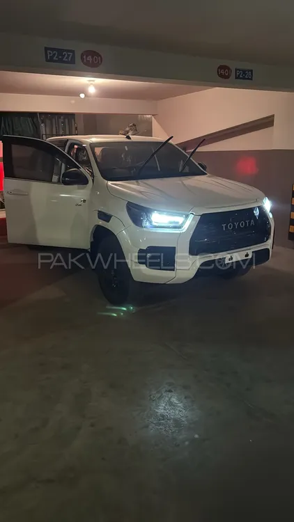 Toyota Hilux 2023 for Sale in Karachi Image-1