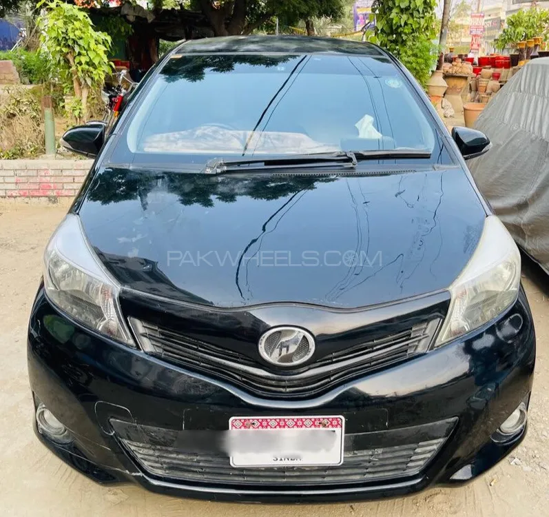 Toyota Vitz 2011 for Sale in Karachi Image-1