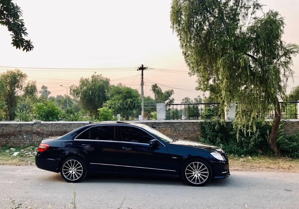 Mercedes Benz E Class 2011 for Sale in Wah cantt Image-1