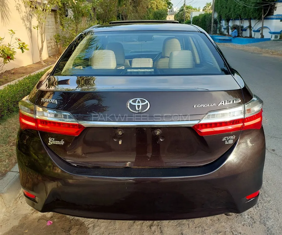 Toyota Corolla 2017 for Sale in Karachi Image-1