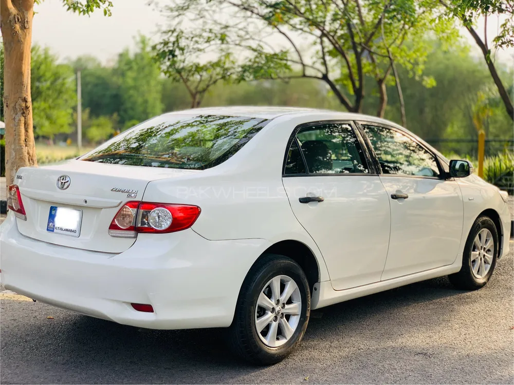 Toyota Corolla 2013 for Sale in Islamabad Image-1